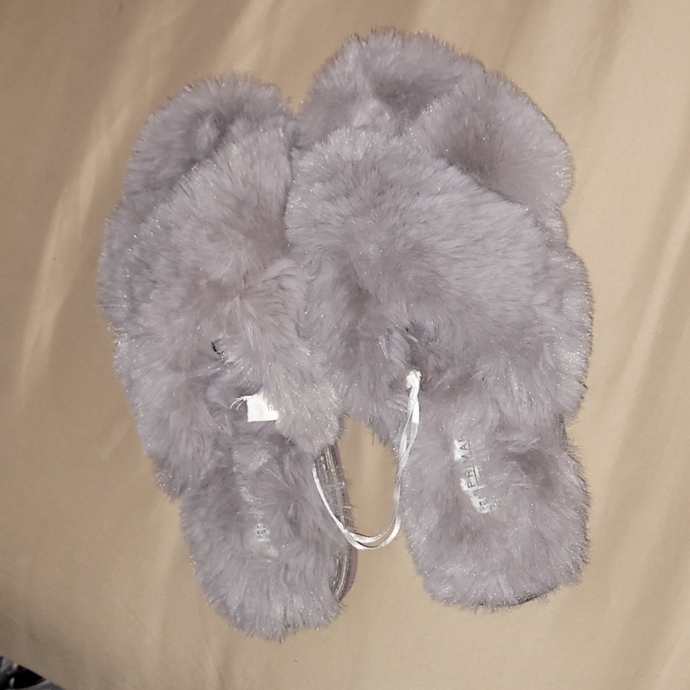 Brand New Womans House Slippers - Picture 3 of 3
